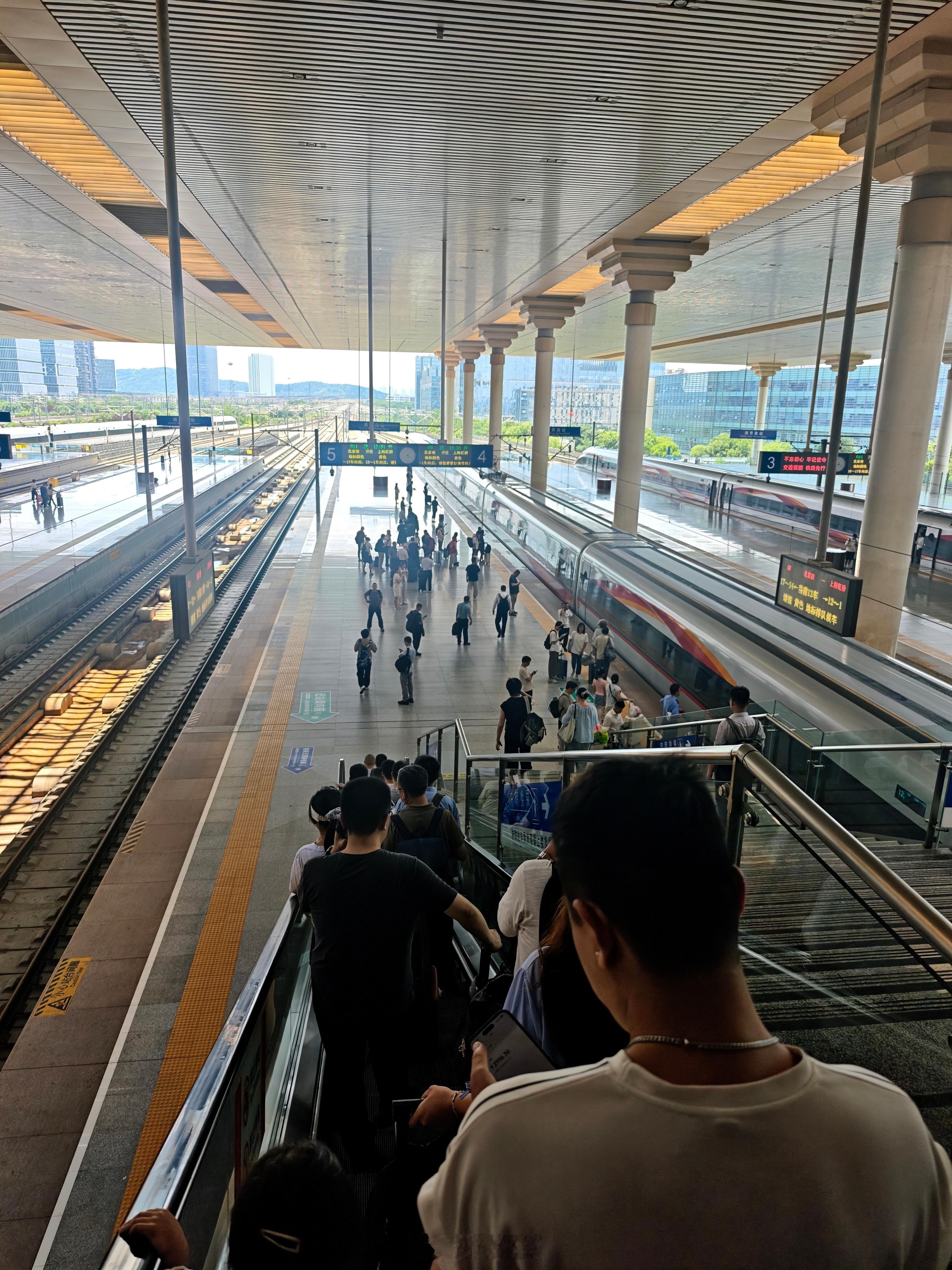 出差2天，拍2台车，希望明天能凉快点儿我和汽车的日常