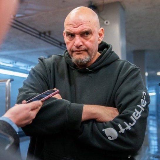 民主党参议员约翰·费特曼成为第一个支持特朗普总统对委内瑞拉油轮实施全面封锁计划的