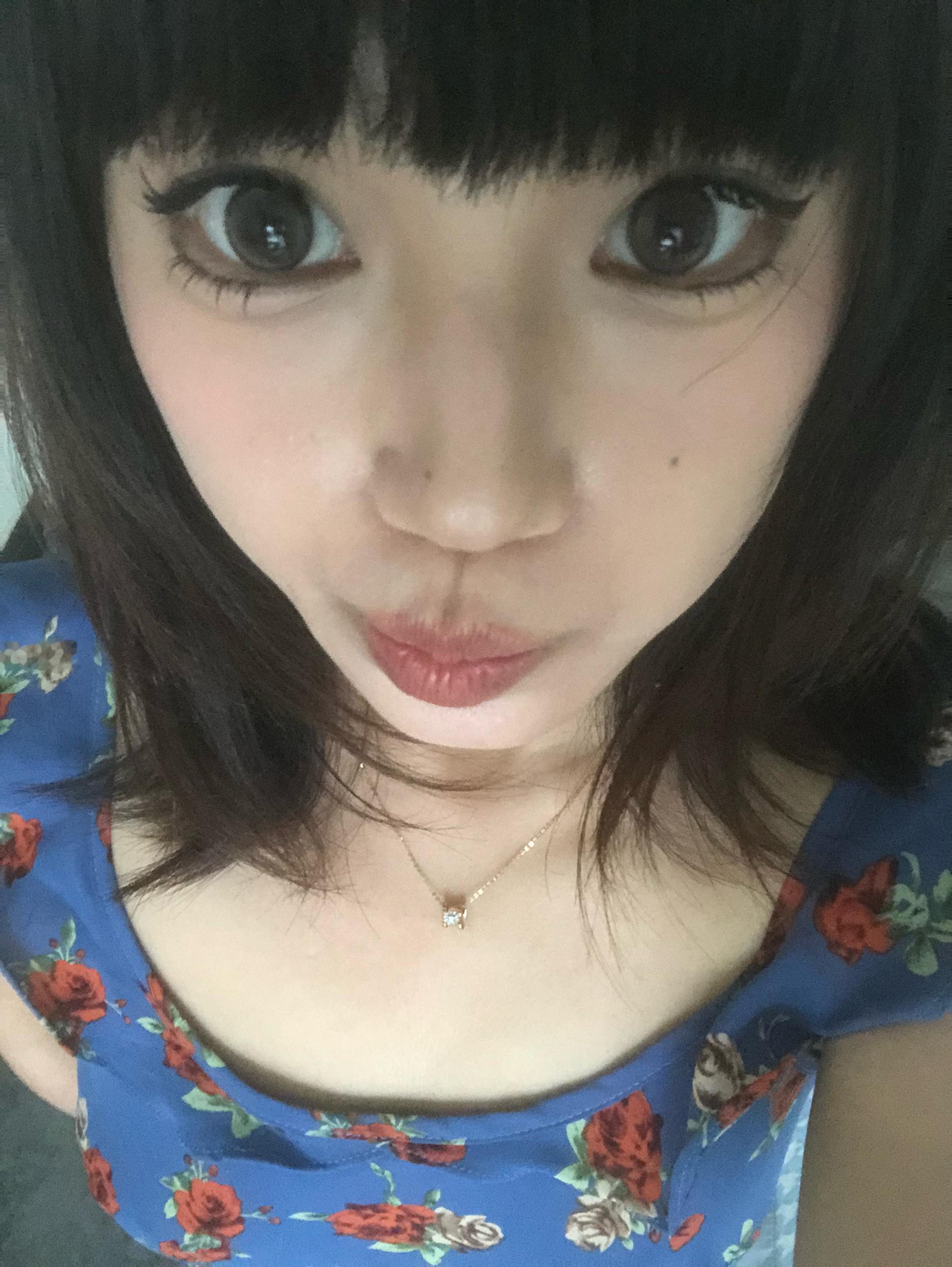 闺蜜快要热晕了 晚上狂风暴雨白天热的要死不知道啥意思啊！！！！ 