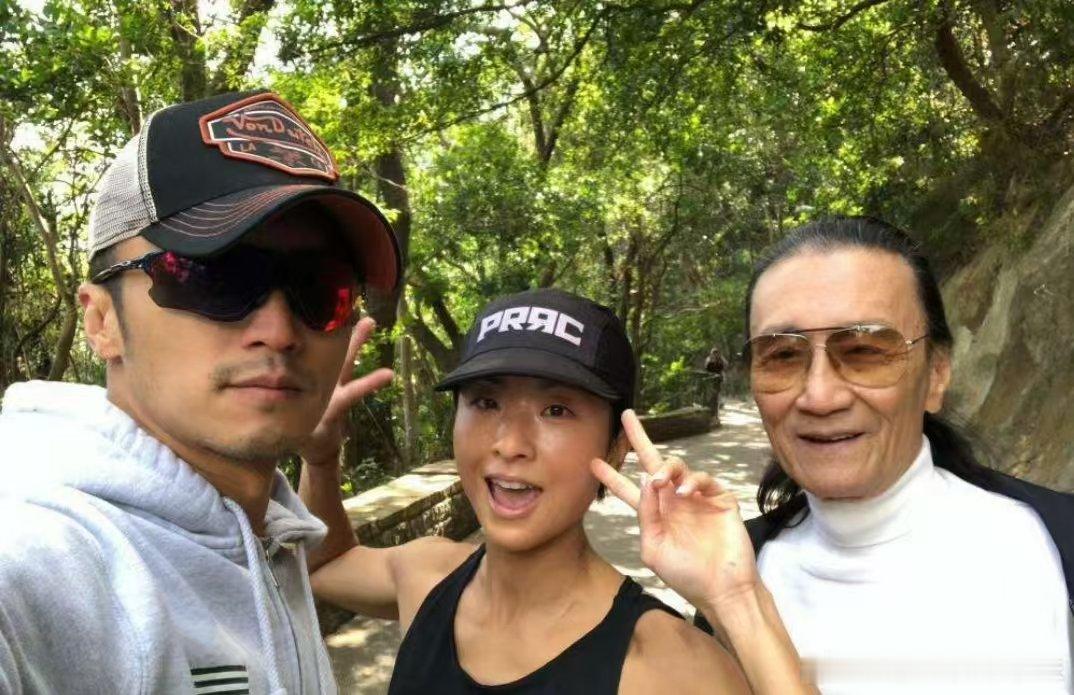 谢贤代表作 谢霆锋爸爸去世了，享年89岁，代表作有《青春恋歌》《萧十一郎》《千王