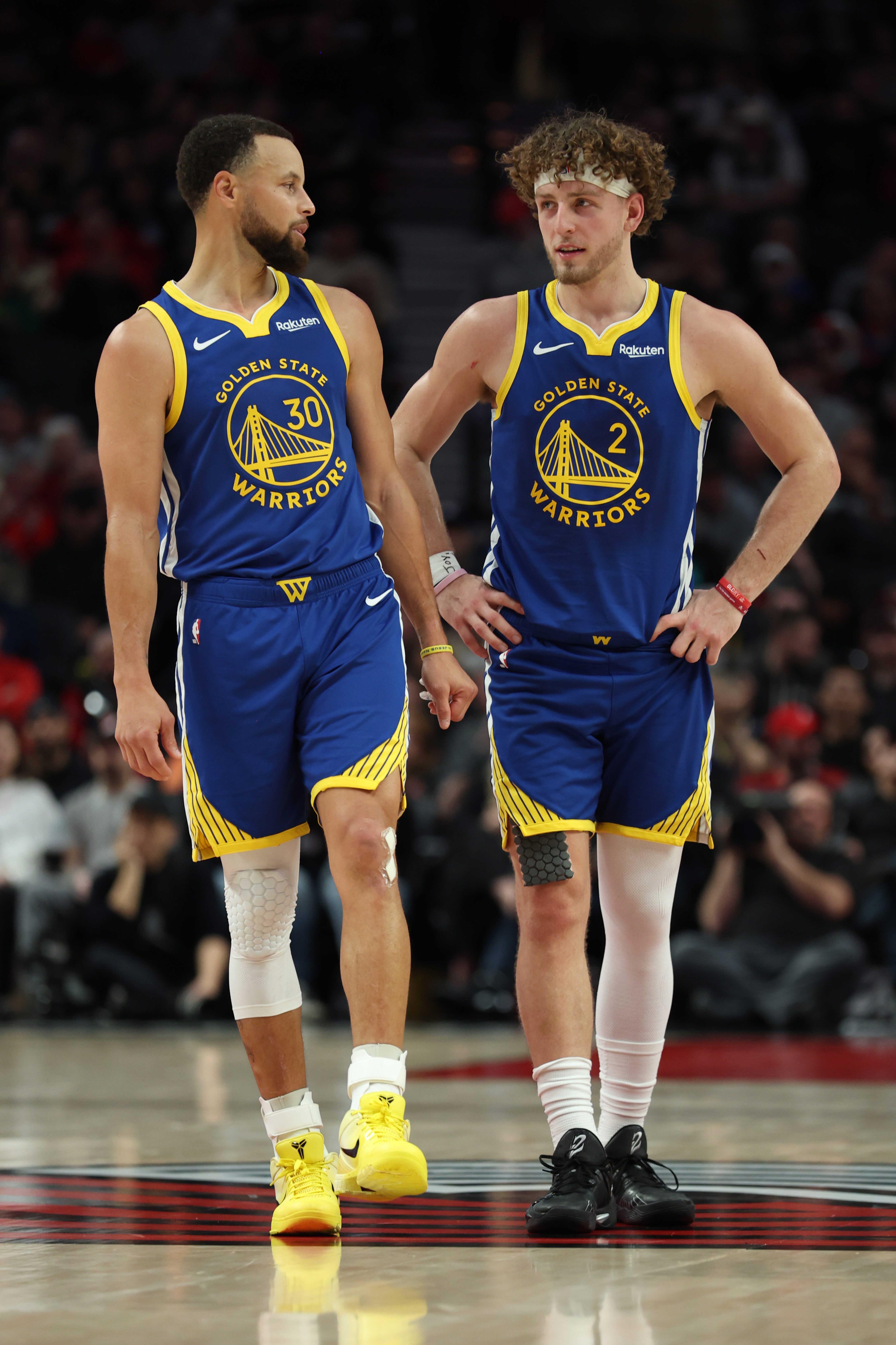 哇，刚刚库里那个转身三分要是进了就麻了，波姐今天存在感很足，正负值30+魔术vs