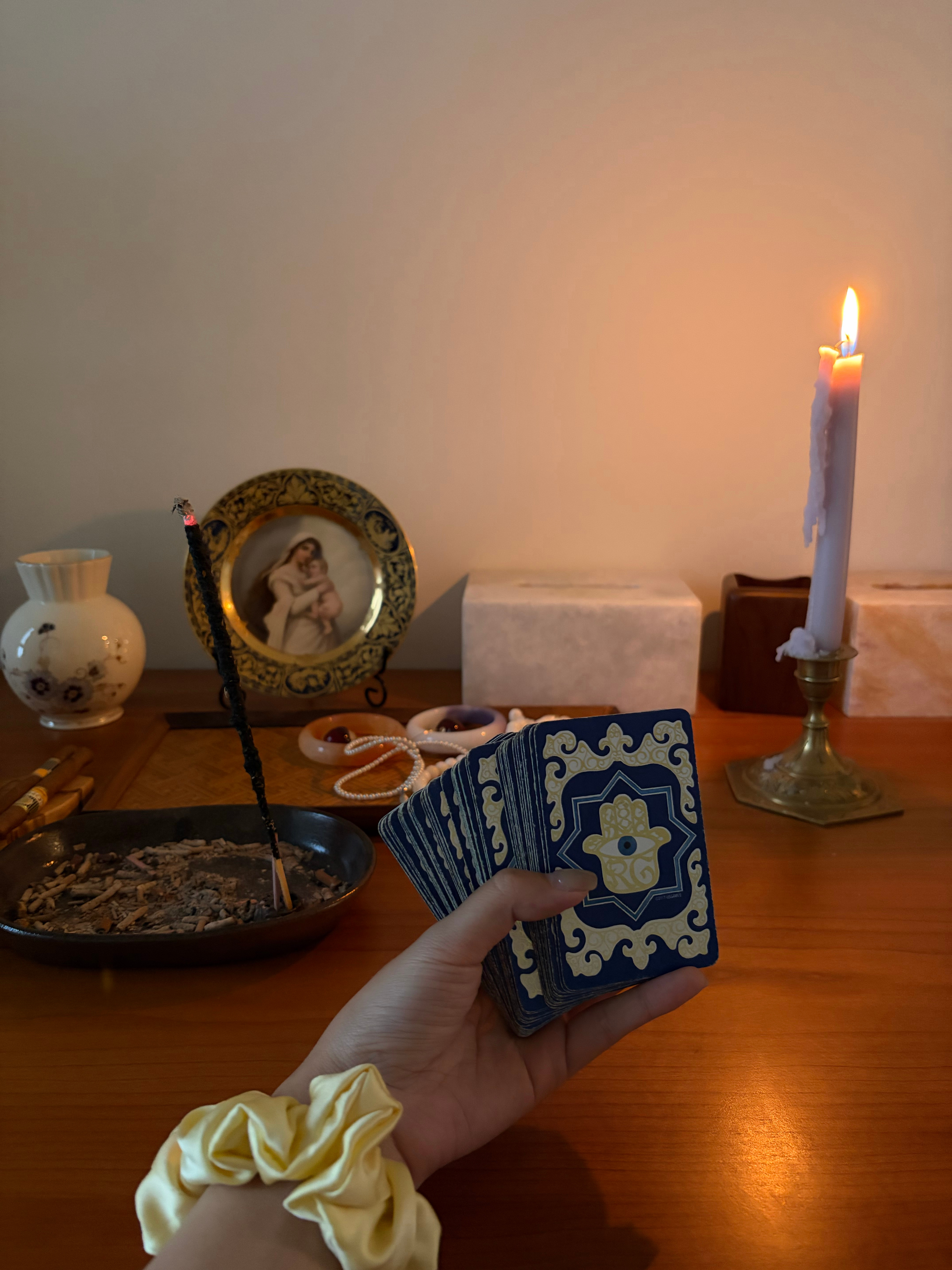 下雨天☔️郁闷，就看🕯️一点点燃尽 