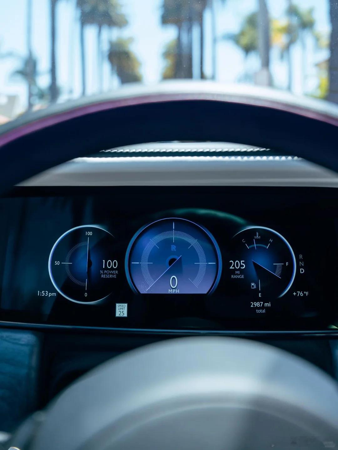 RollsRoyce Cullinan BB 💜这库里南简直是豪车界的扛把子！