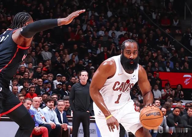 猛龙坐镇主场以 126-104 大胜骑士多伦多主场重燃战火！猛龙末节发威狂胜骑士