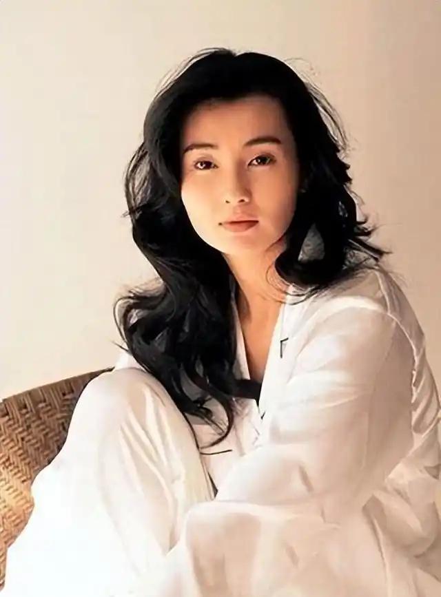 张曼玉说：“其实我拿奖最多的原先都不是找我的，感谢她们给我机会。”

不查不知道