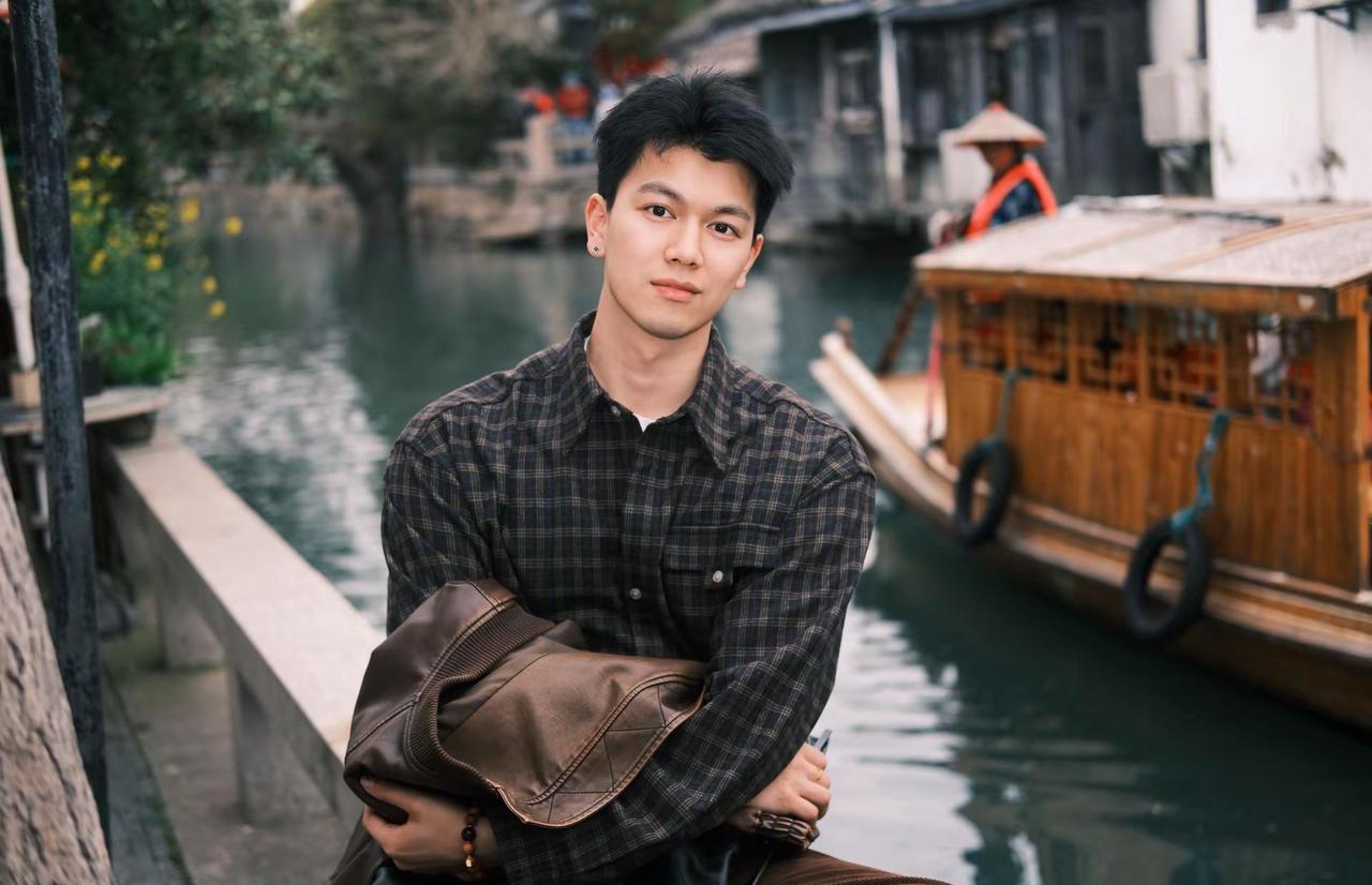 多云有微光江南风格