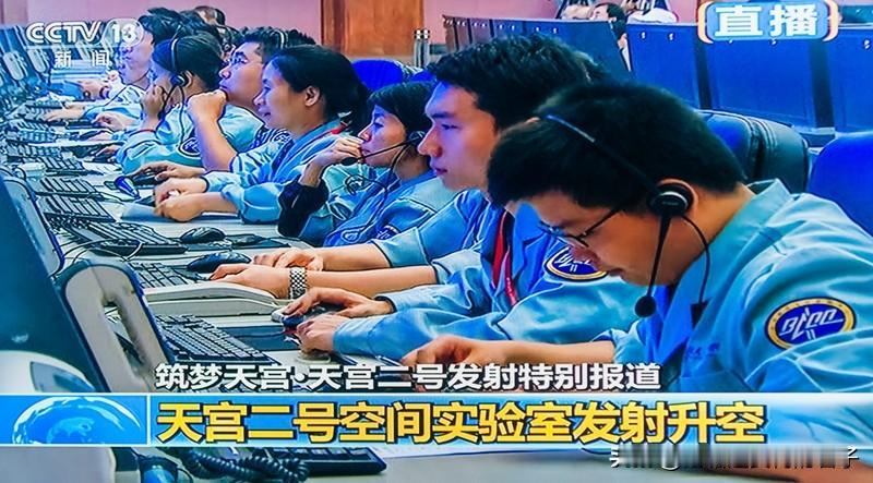 天宫与神州同框上演中国式浪漫 天宫与神舟同框，简直是中国式浪漫的顶级呈现。从20