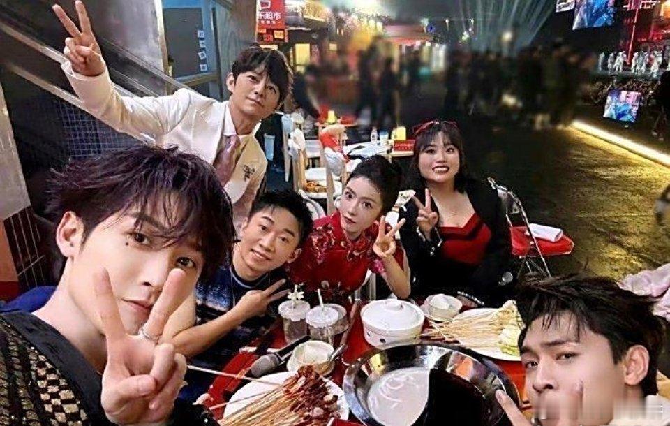 杨迪直接发生图，考虑过其他明星吗 ​​​