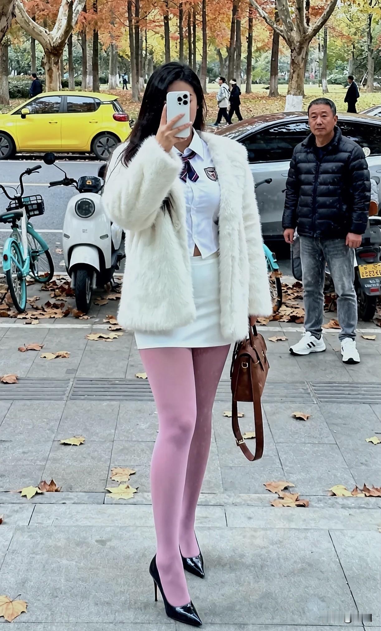 善于表达让韵味升级。“腹有诗书气自华”，她们能用话语化平淡为趣味，面对争吵，撒娇