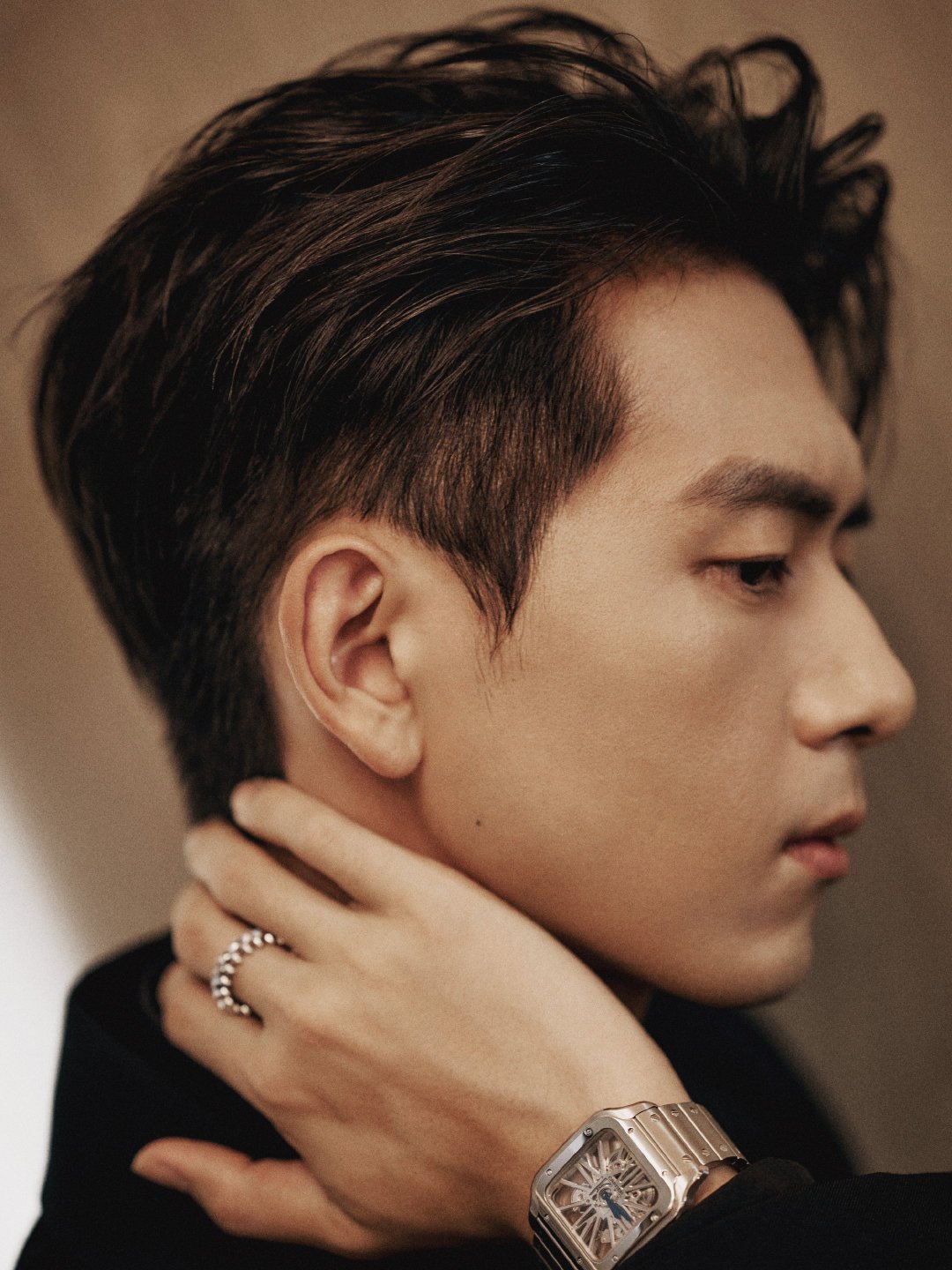 李现内娱的线下神图永动机 生图能打才是真神颜！李现上海活动每一帧都想收藏。白西装