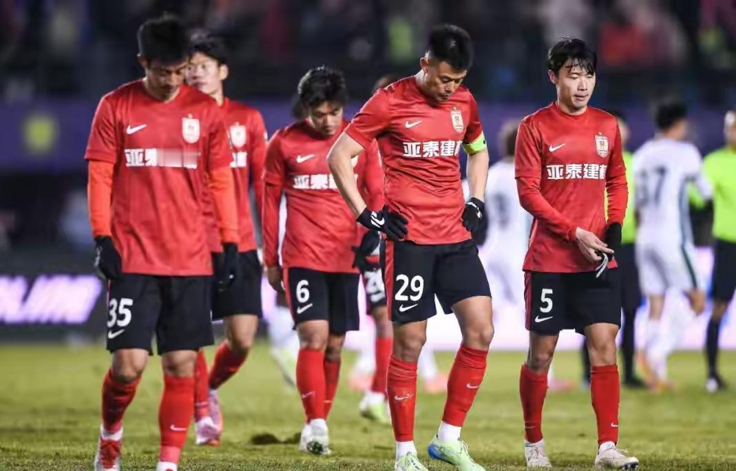 起死回生？长春亚泰重返中超大有希望！
近日足协公布了2026赛季中超递补规则，长