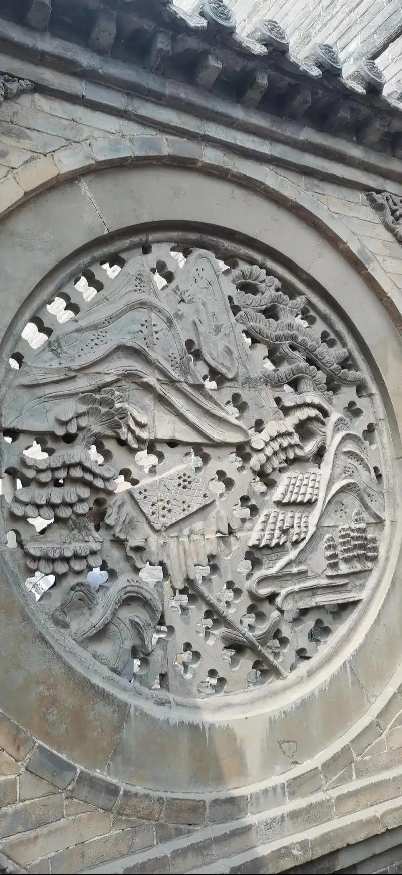 北京砖雕艺术被称为中国砖雕艺术的四大名旦之首，是古代北京留给后人的一品珍贵文化遗