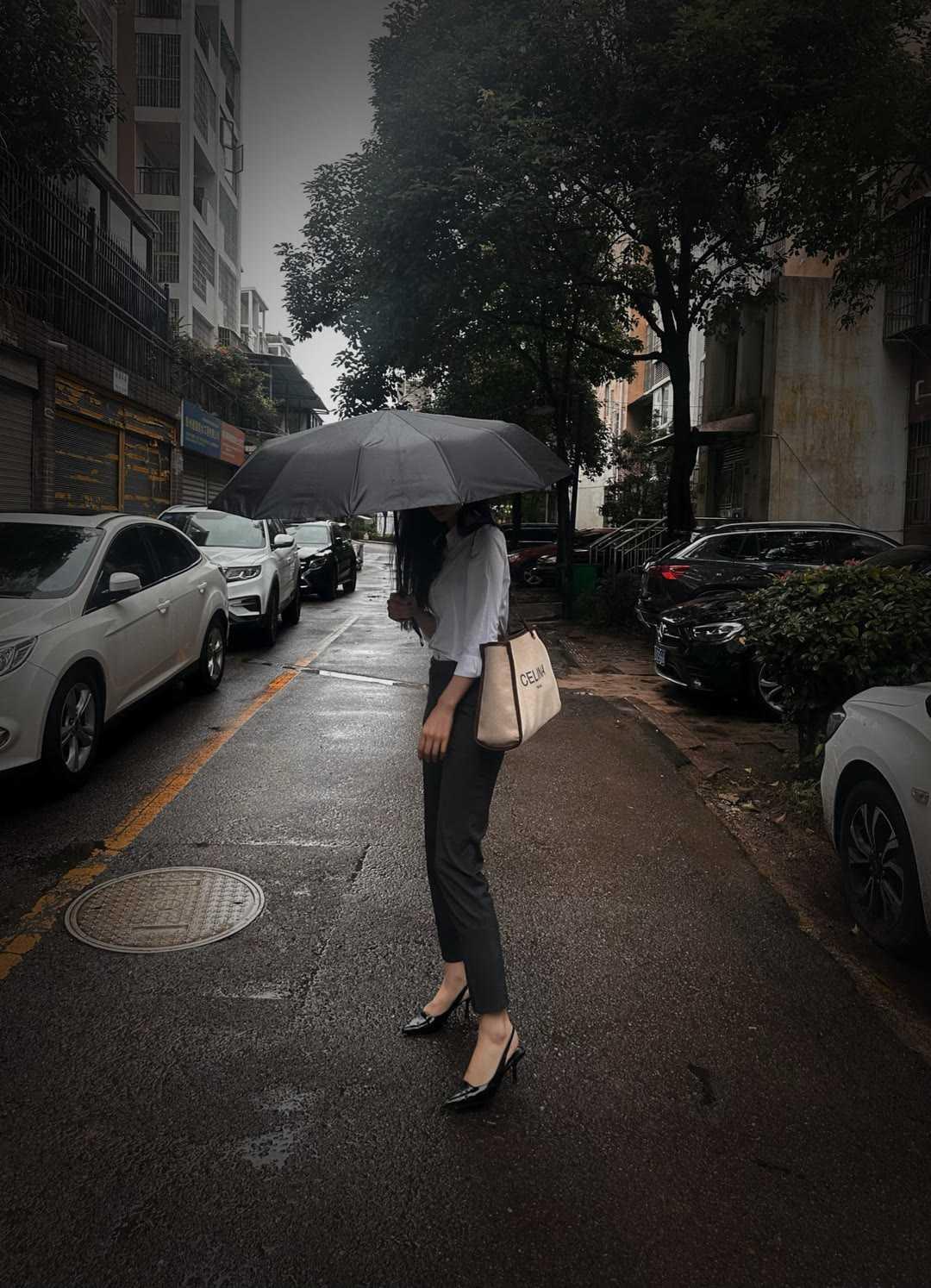 雨停了，再送伞就没有意思了。