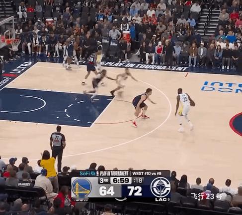 今日库里最具争议两个球！
勇士附加赛126：121击败快船。
接下去勇士将与开拓