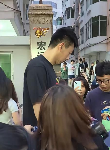 王少杰正式离队，焦泊乔也无意继续留在广东队，杜锋发愁下个赛季怎么办？

王少杰租