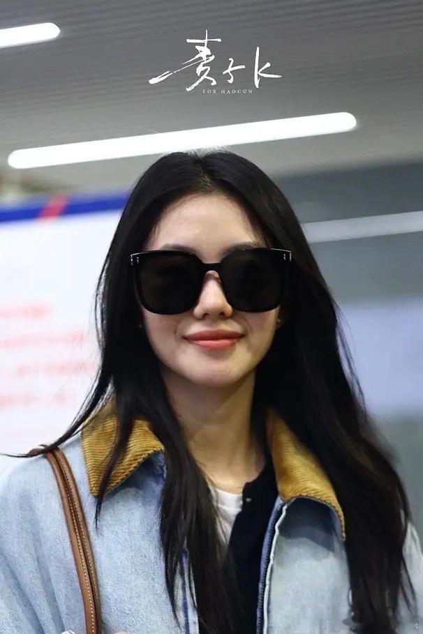 可以看出眼睛是刘浩存的绝杀，下半张脸一直是大bug，法令纹和鼻子都是灾难 ​​​