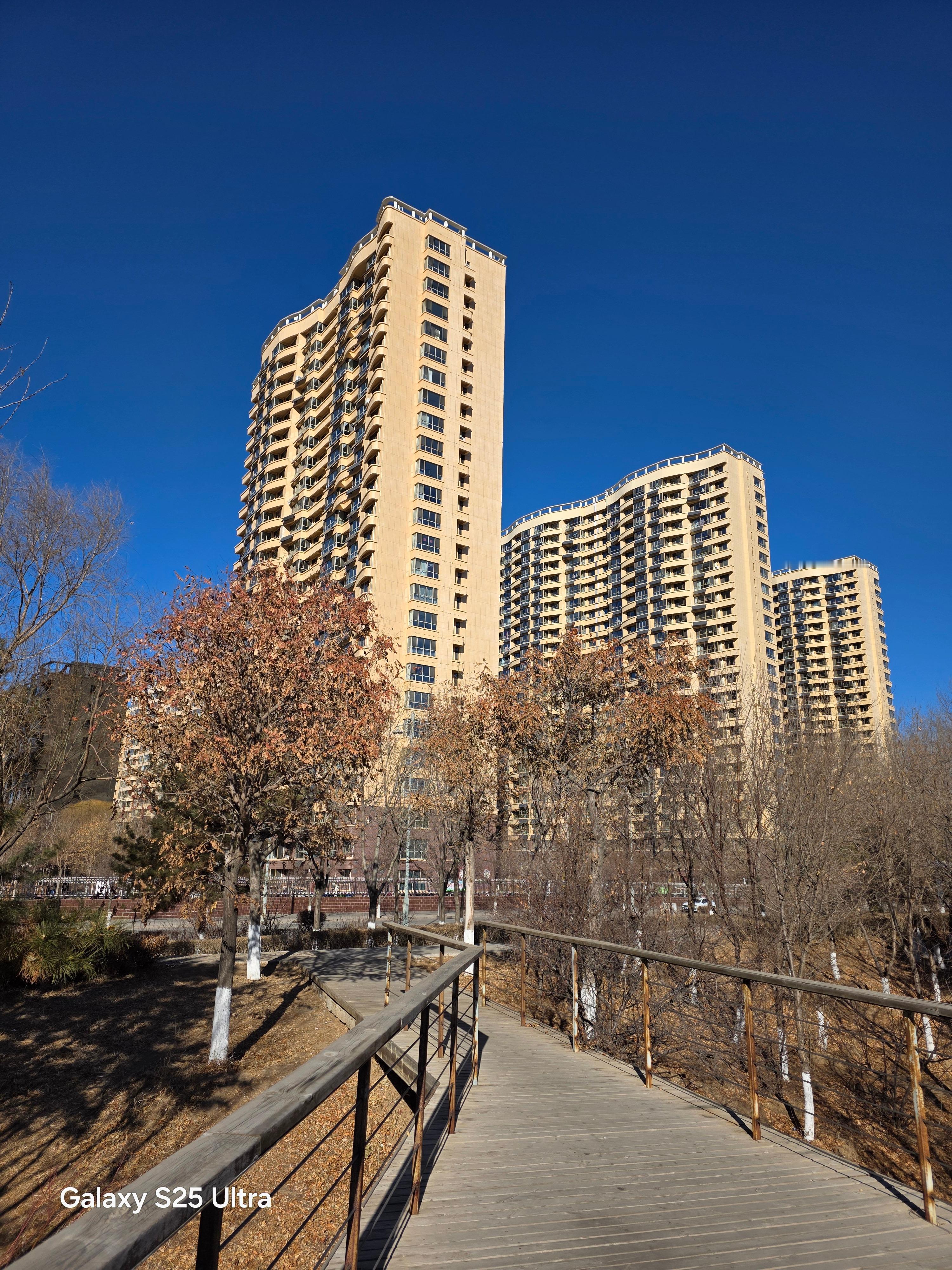 Galaxy S25 Ultra，iPhone 17 Pro Max，Xiaom