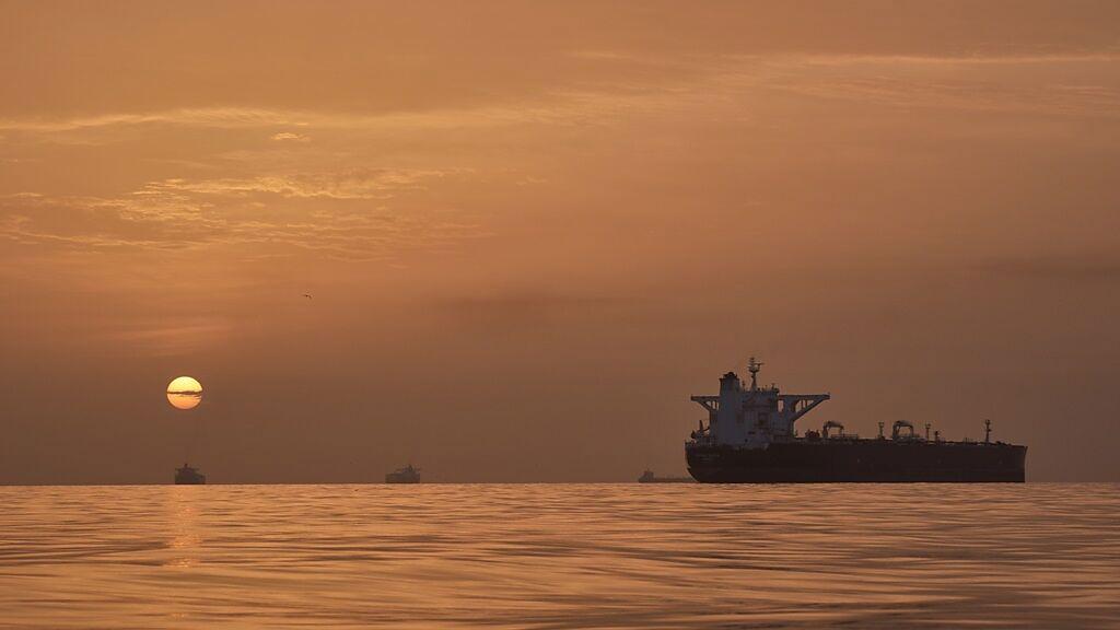 台空军前副司令、退役中将张延廷分析伊朗为何不屈服并敢与美国叫板。他认为，虽然美军