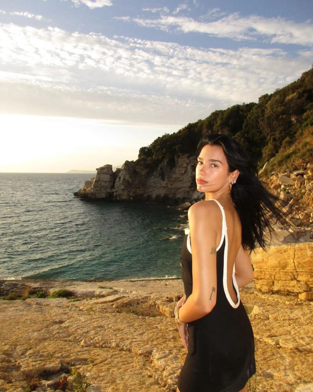 Dua Lipa 不仅在《芭比》电影戏内扮演美人鱼芭比 Mermaid Barb