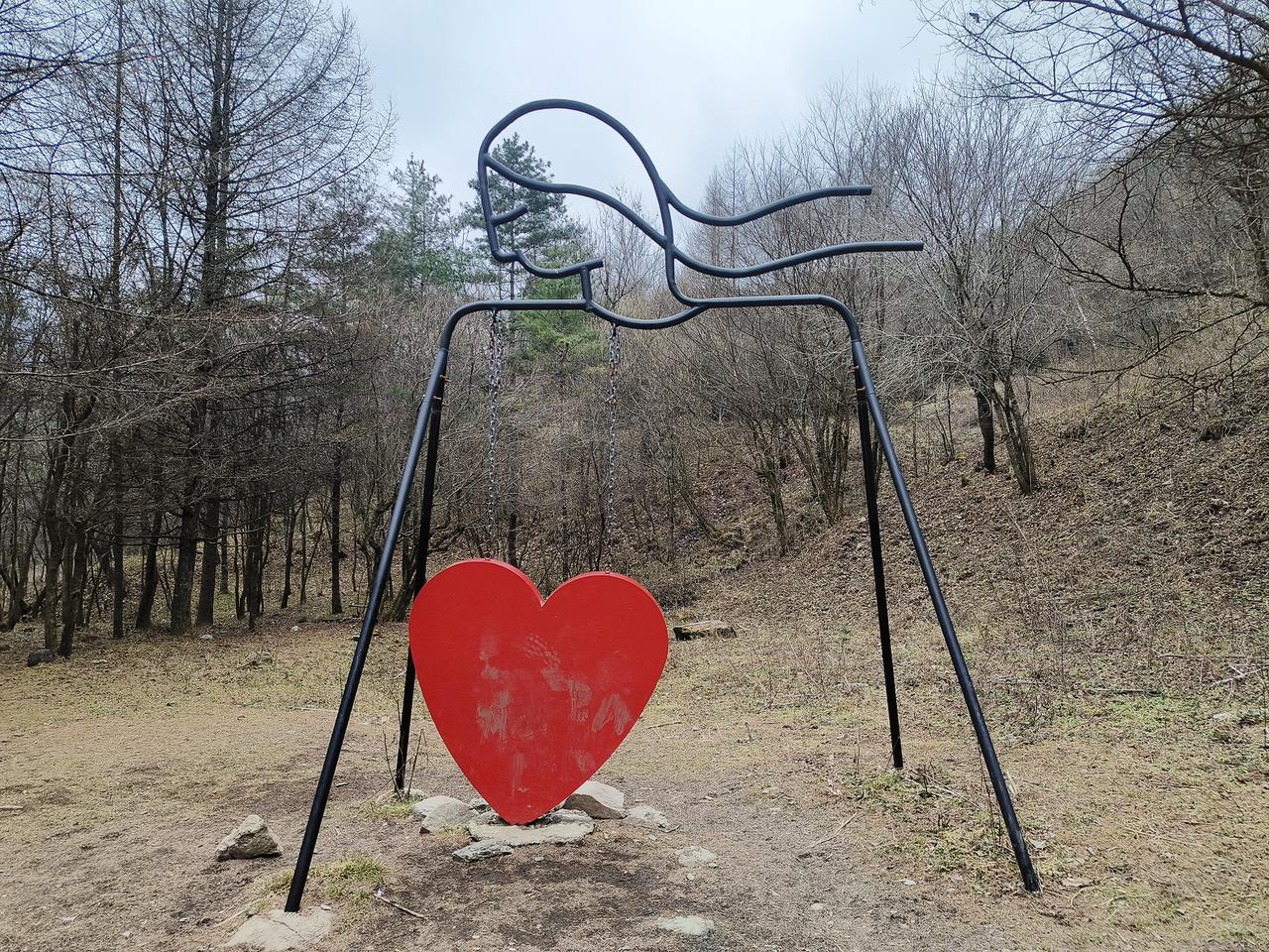 我
|椛尘埃

因为对事轻淡
如云，来了散去，随意
不强行改变，不刻意驱赶
因为