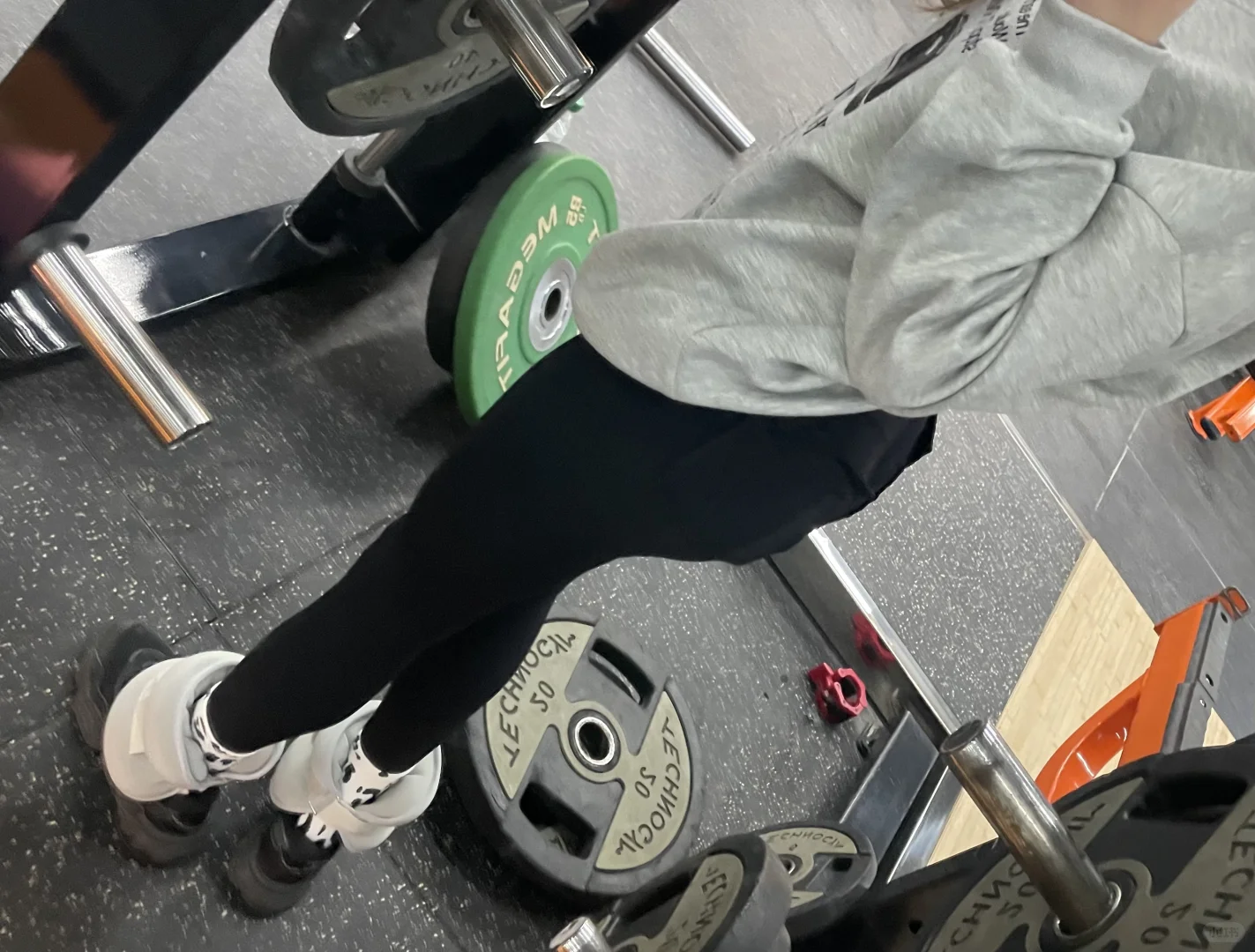 来囤臀课吧 翘臀不粗腿哦
