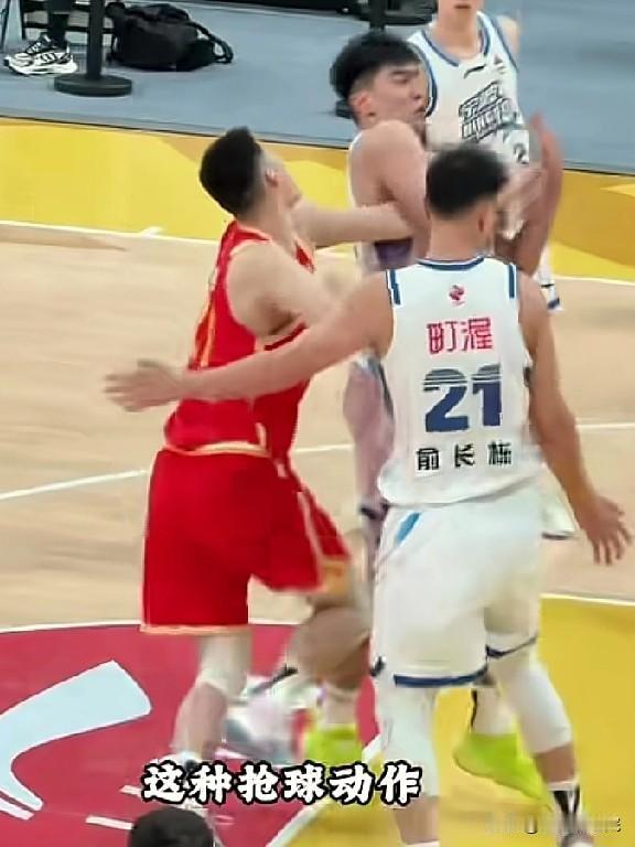 鲁吐布拉你这伤的为国效力的功勋球员啊！

在广厦对阵宁波的比赛中，宁波球员鲁吐布