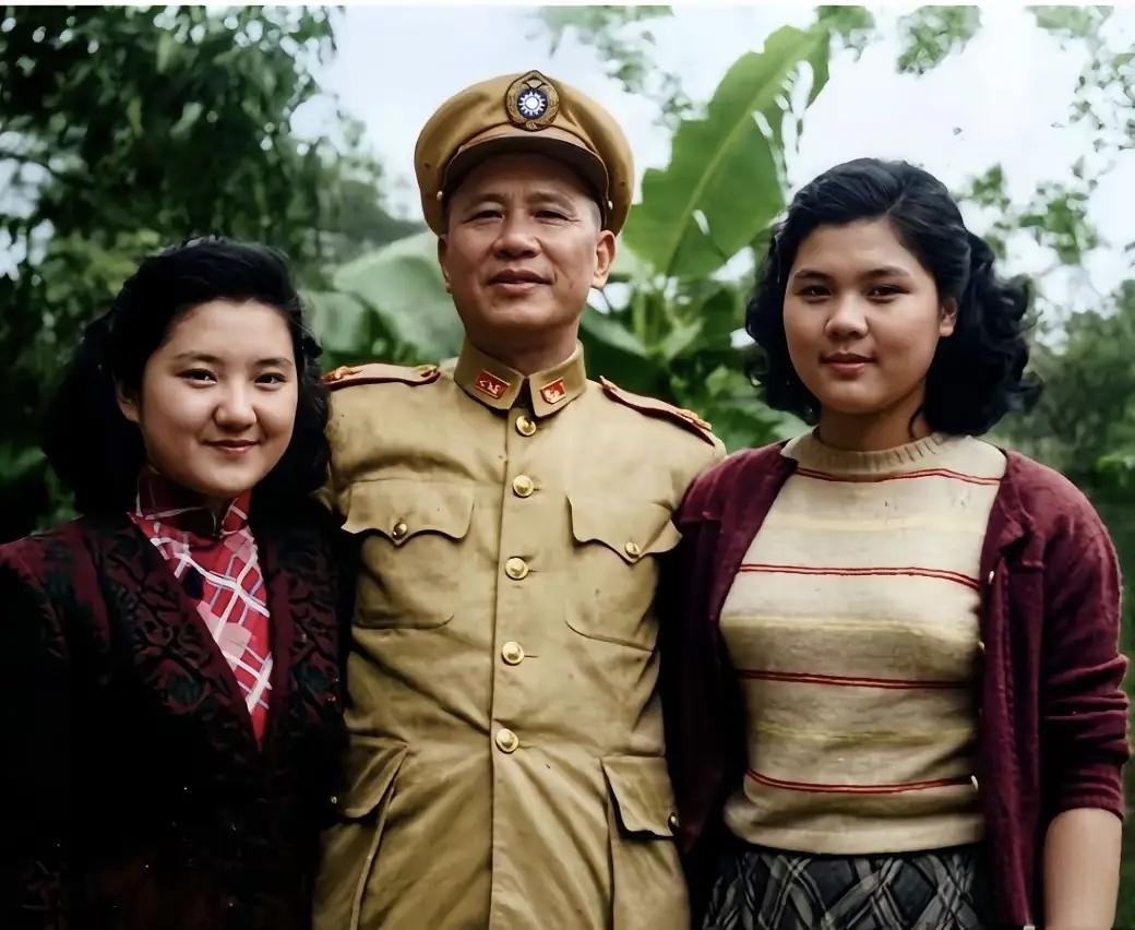 1950年白崇禧和两个女儿白先慧、白先明的合影，
白崇禧一辈子对儿子管教极严，唯