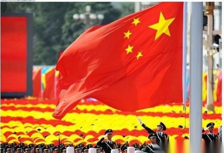 中国出现了一个怪相，我们现在变得比以往都要强大，但是美国欺负我们，日本欺负我们，