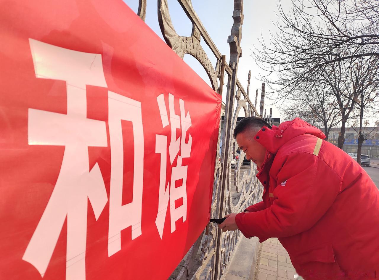 【警企联动 油地共融】
岁末年初，第三采油厂辖区民警走进作业三区，聚焦近期诈骗案