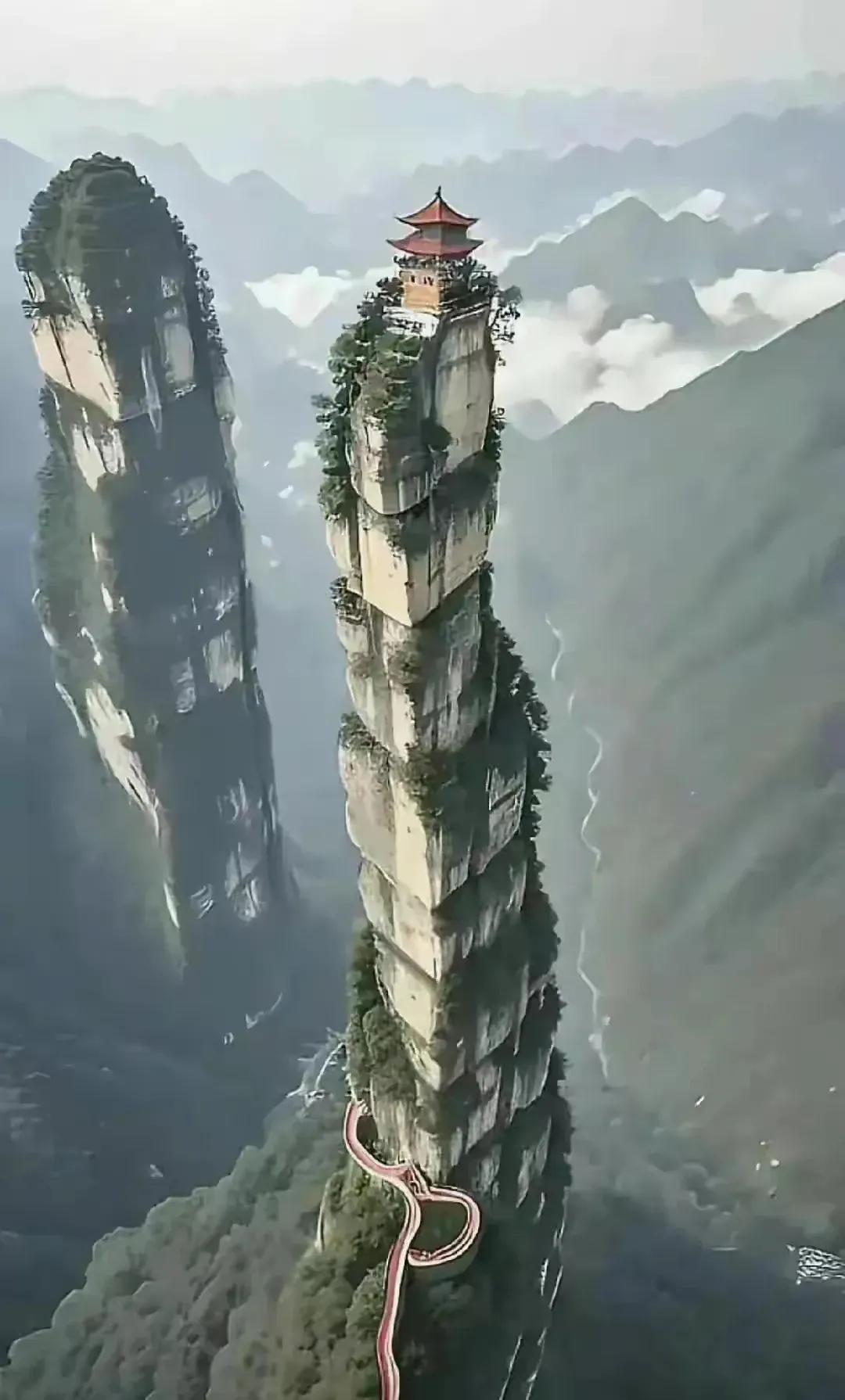 网友说，这地势好啊…
居高临下，一夫当关万夫莫开…
[泪奔][泪奔][灵光一闪]