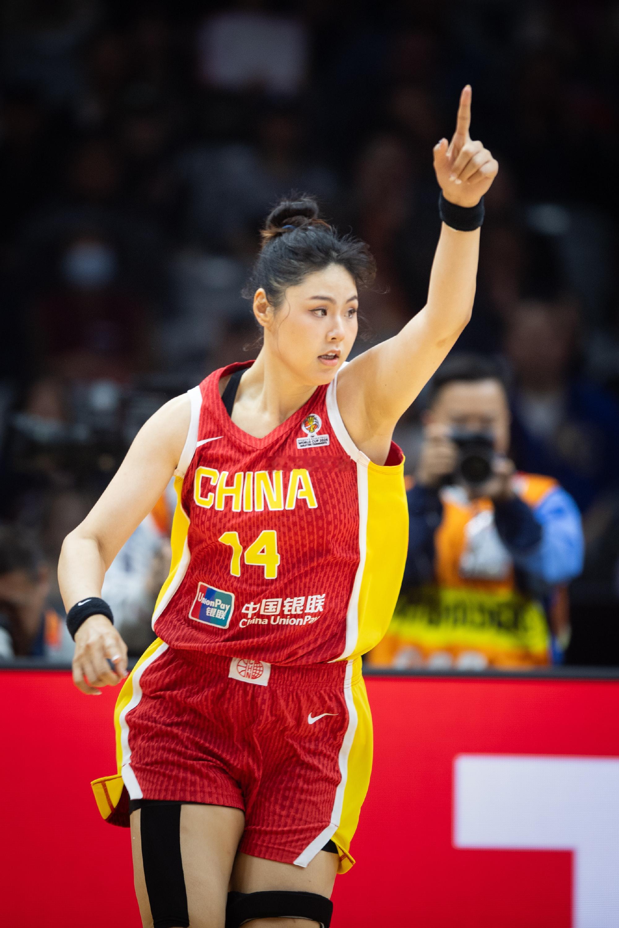 李月汝心里还憋着一口气李月汝回应因护照遗失缺席世界杯 看来美帝的快递行业不光收费
