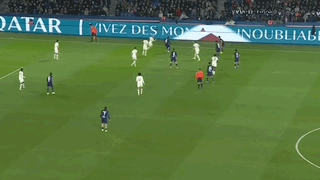 法甲第18轮，巴黎圣日耳曼主场3比0完胜里尔，客队的首发前锋包括39岁的吉鲁和1