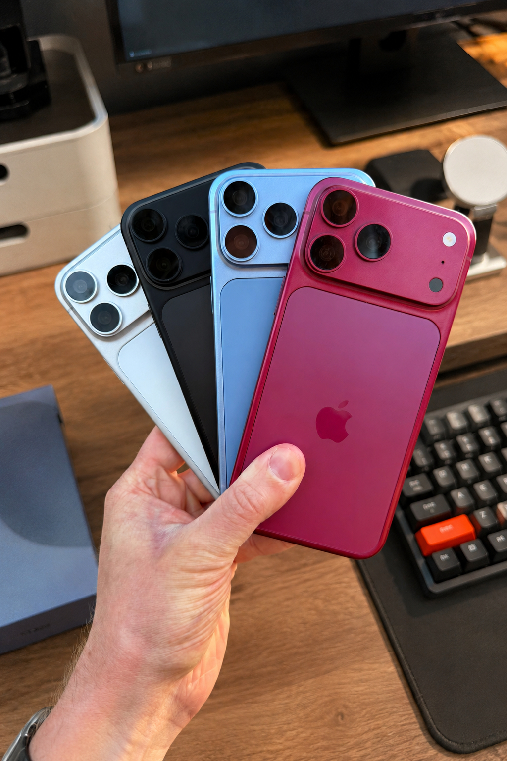 iPhone18 Pro Max机模四款颜色对比，还是感觉酒红色和蓝色最好看，可