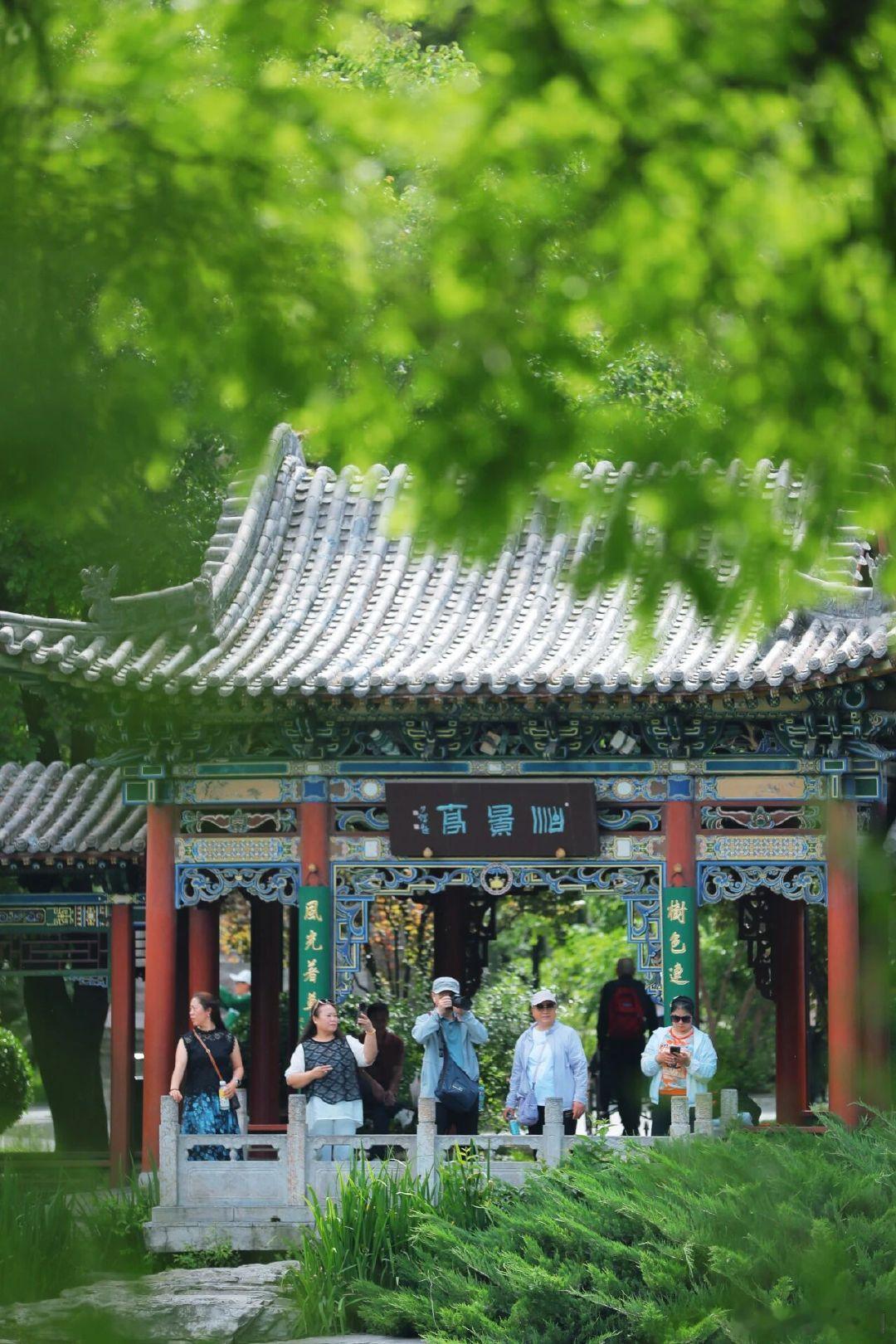 太原文旅实力宠客  城市旅游火爆，拉动了交通、餐饮、摄影等相关行业发展。5月19