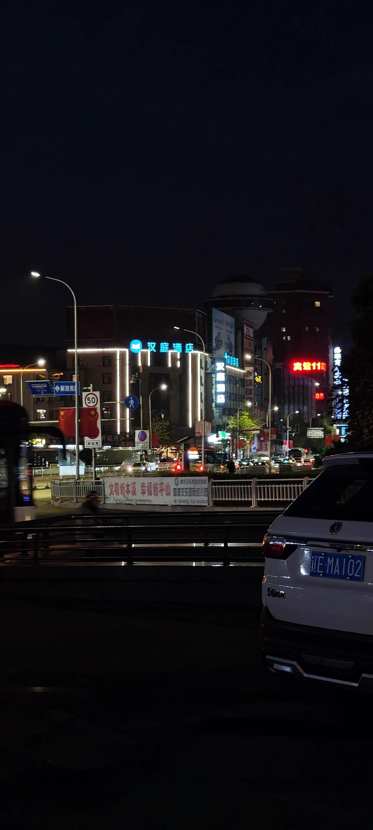 #分享一张夜景照片看看#