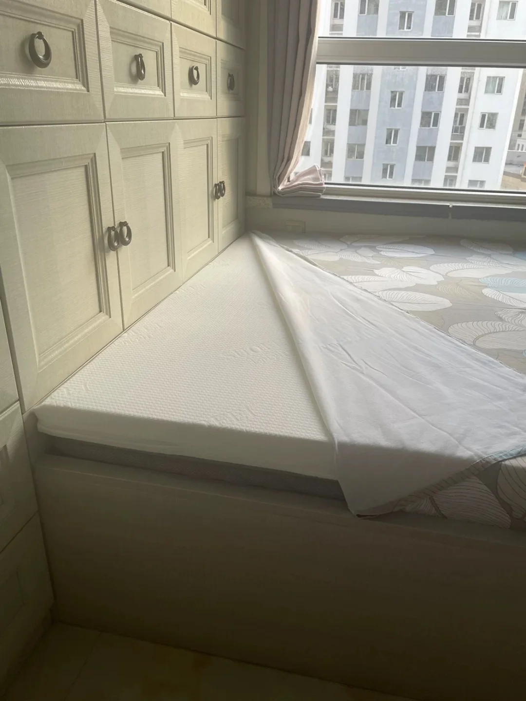 榻榻米上棕垫铺5厘米的乳胶床垫刚刚好