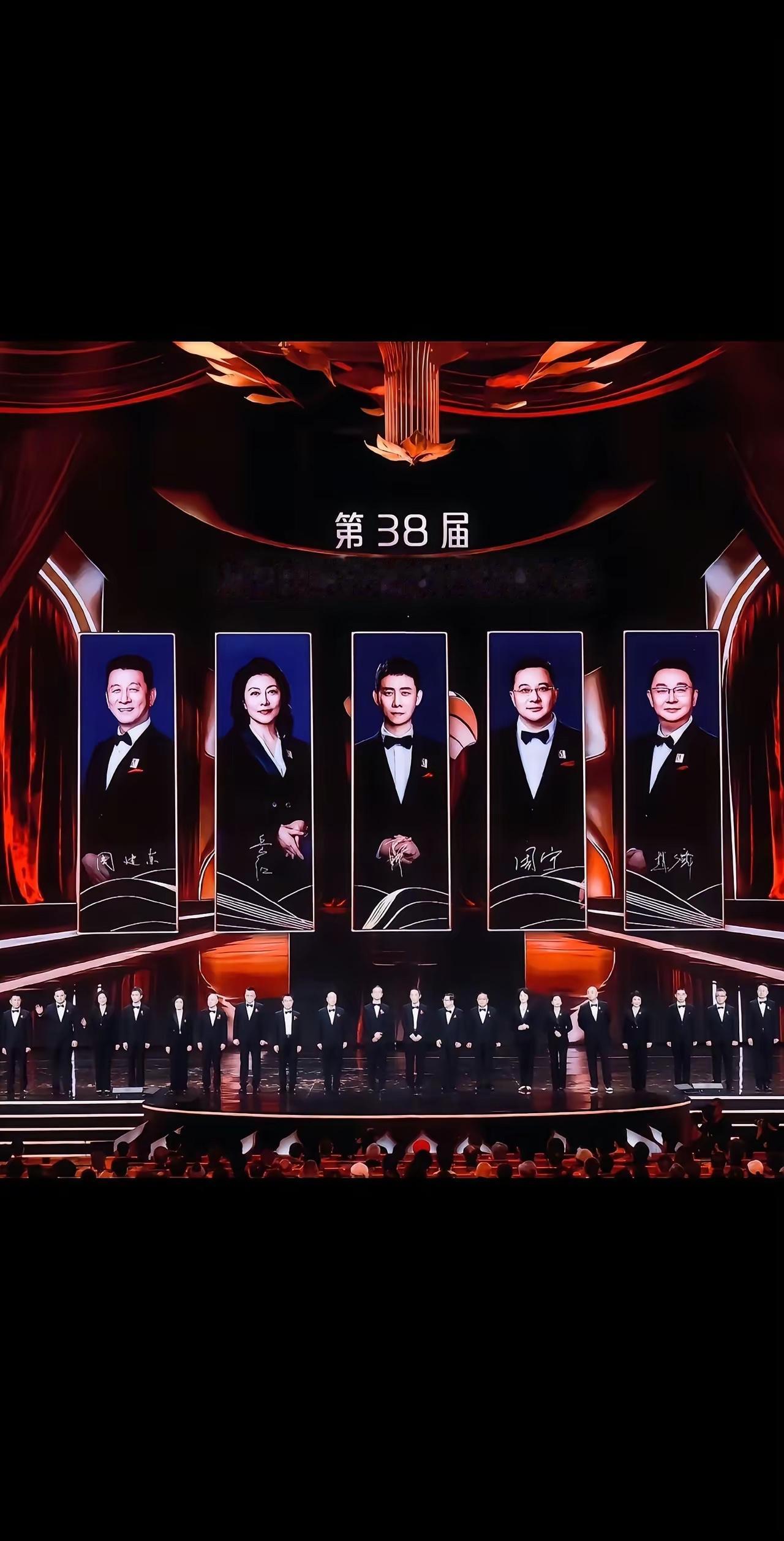 今年金鸡奖原来张译是C位啊
怪不得张颂文没有参加
张译也没有拍过什么出彩电影呀