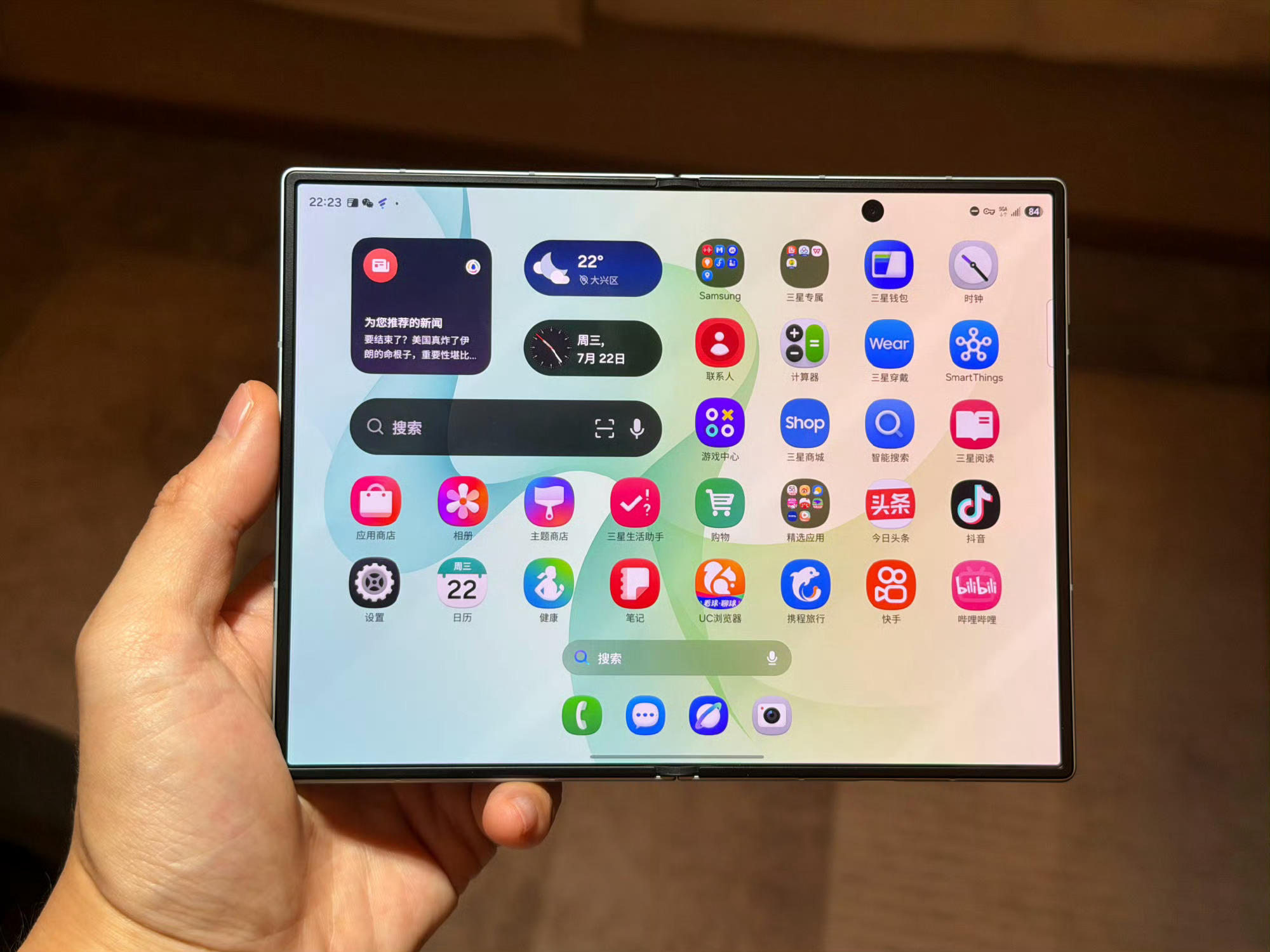 三星 Galaxy Z Fold8 阔折叠春野绿配色，清新自然看着就很舒服你喜欢