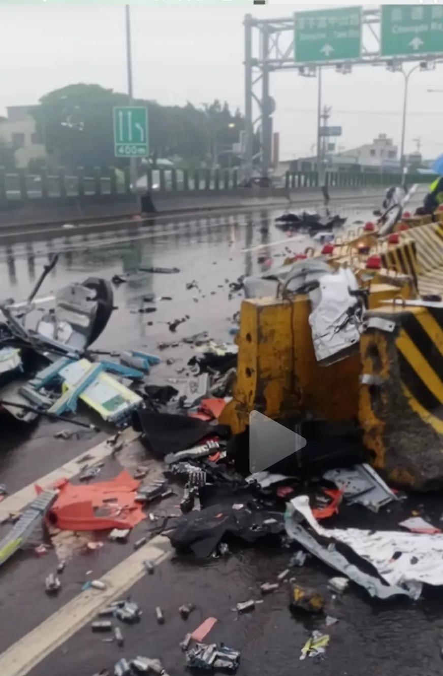 同样是高速柱撞导致车子解体，为何特斯拉MODEL Y没有起火？台湾省发生了一起跟