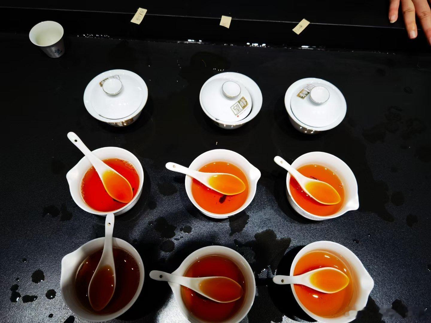 老师，看网上说，喝茶容易骨质疏松？老师，喝茶影响铁吸收是真的吗？。。。。。。好吧