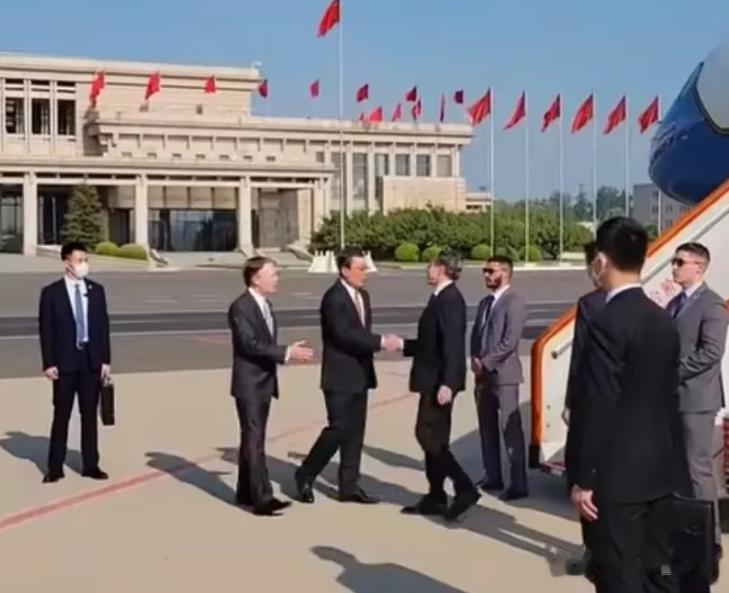 干得好，不讲礼仪的人，就不需要用礼仪接待了!
今天，西方的父亲节，布林肯选这个日