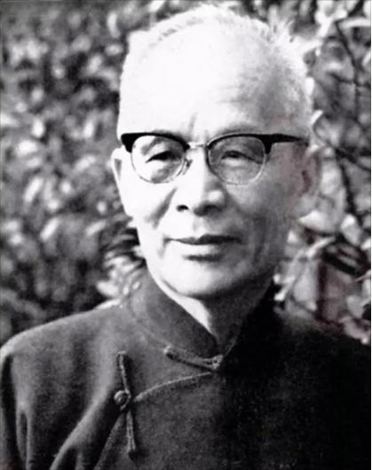[浮云]1950年，胡兰成受邀前往北京当官，可当他兴冲冲的走到半路时，却突然想起