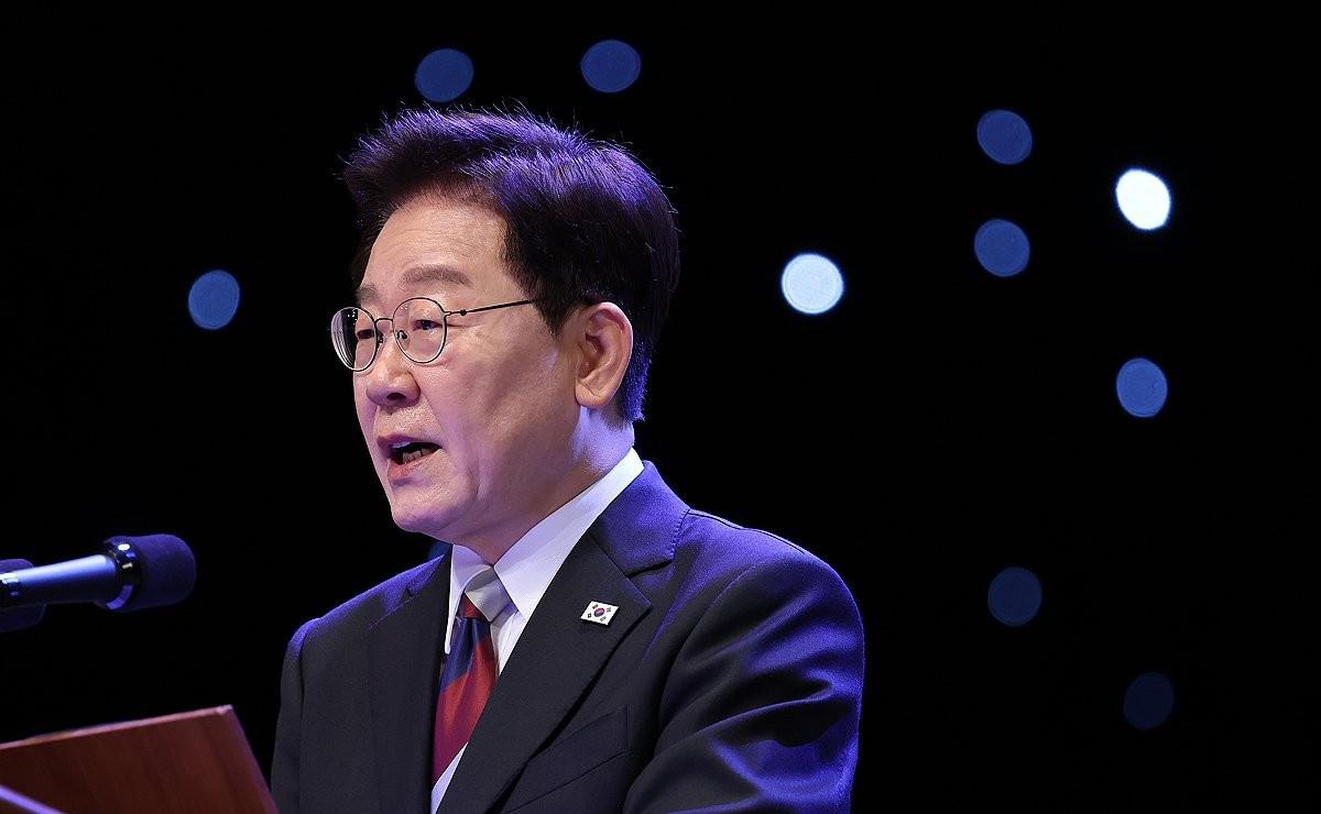 李在明提出，要就结束朝鲜战争展开多边讨论。8月15日，他在首尔世宗文化会馆举行的