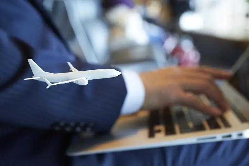 女子称网购机票支付了1138元但实际票价仅970元，要求去哪儿旅行“退差赔三”，