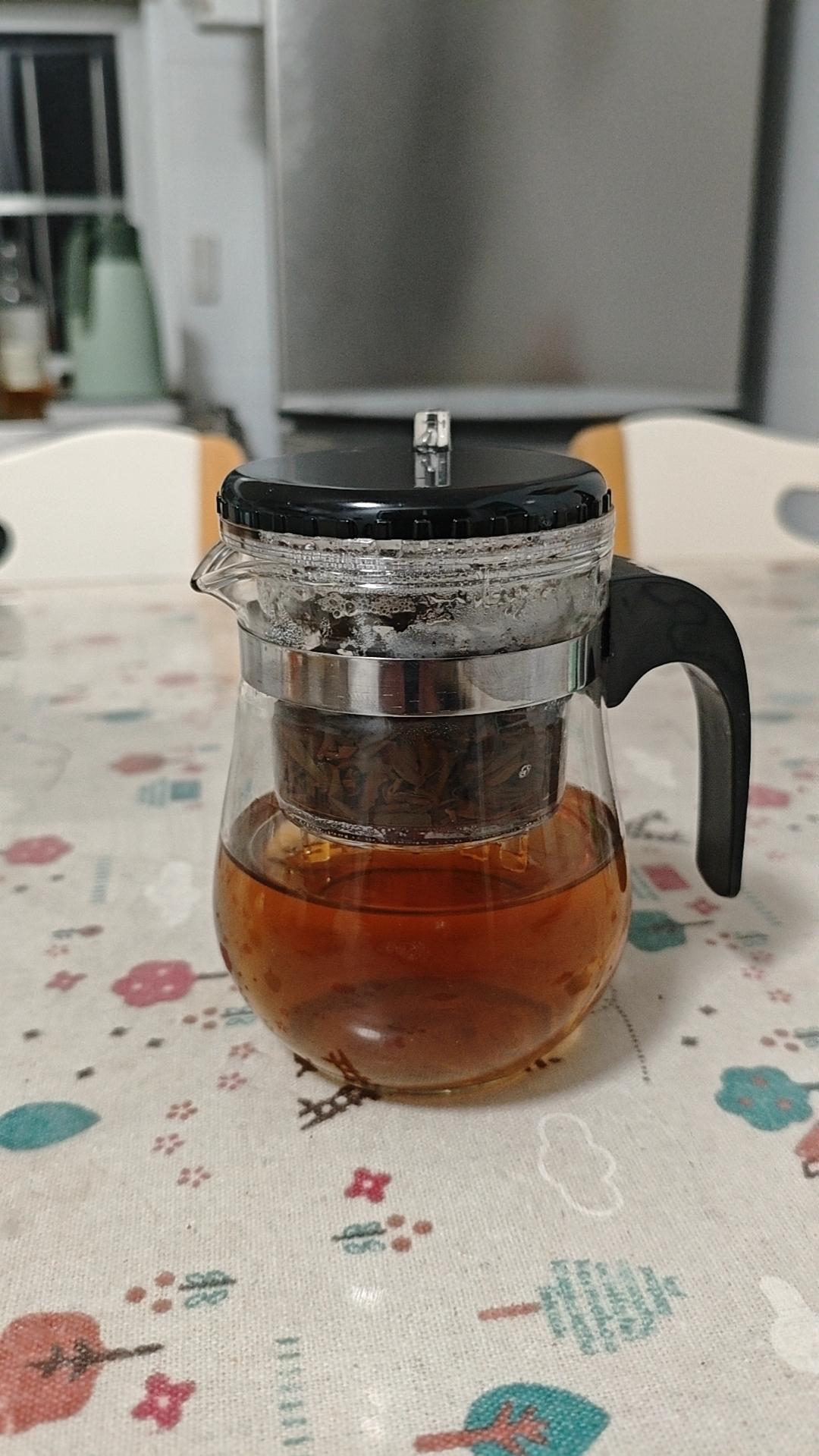 晒图笔记大赛刚忙完手里的活，泡一杯红茶！这杯子用了快两年，杯沿都磨出点包浆了，泡