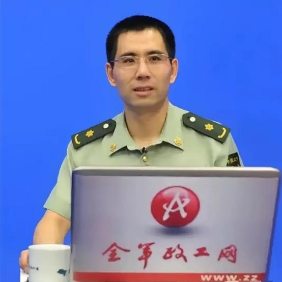 你敢信吗？
 
一个堂堂武警上校军官，刚站稳脚跟没先想着给自己谋待遇，转头就冲进