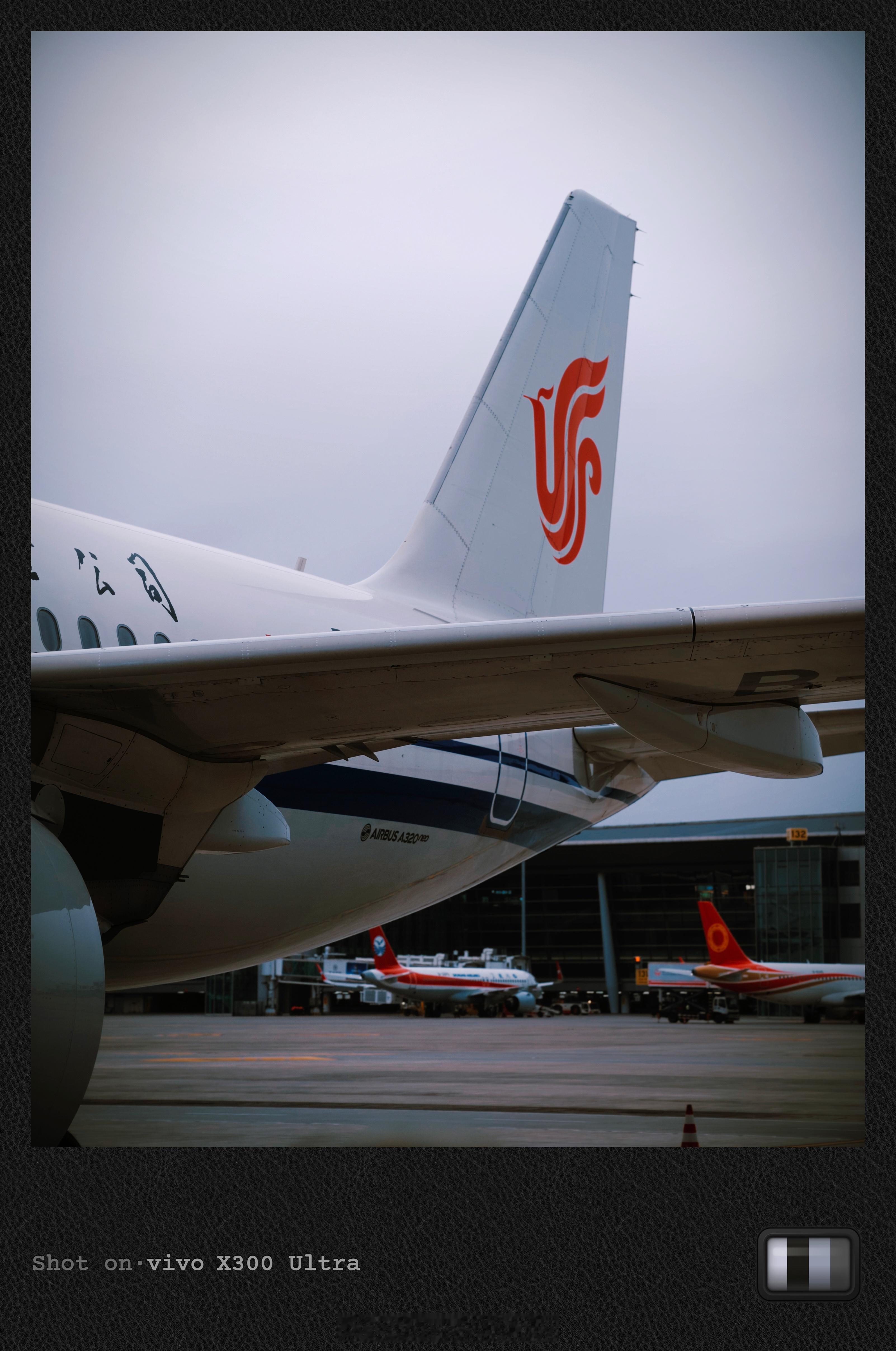 表扬一下天府机场：终于跟进深圳宝安机场和北京大兴机场，除了充电宝易安检通道其它什