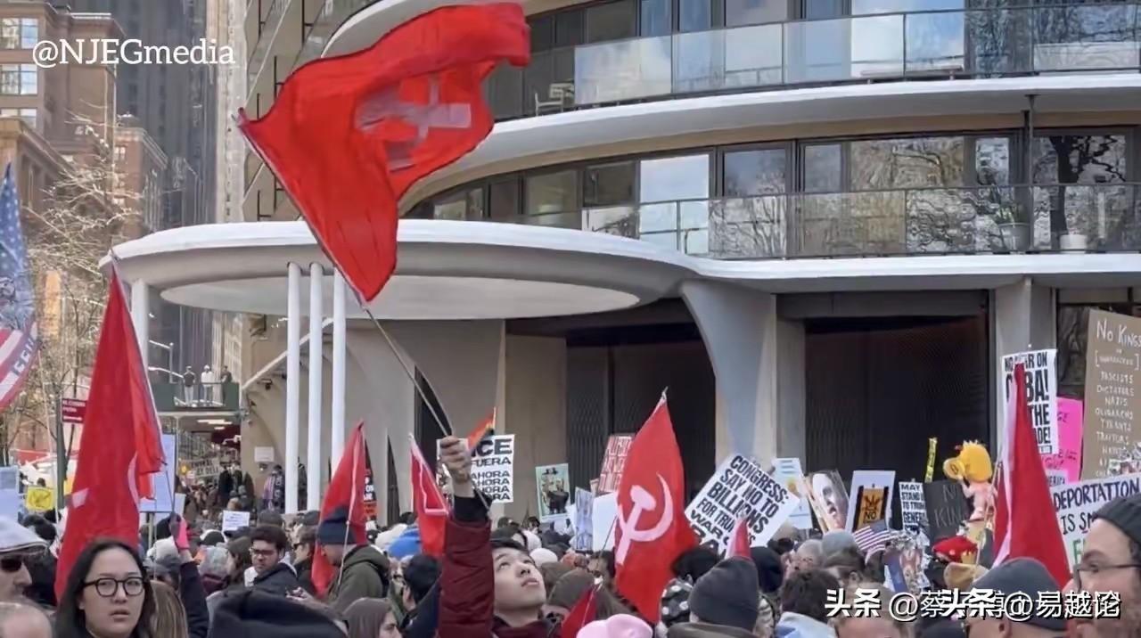 完了，这是要解放美国了吗？
但美国的劳苦大众目前还是处于比较愚昧状态，没有斗争意