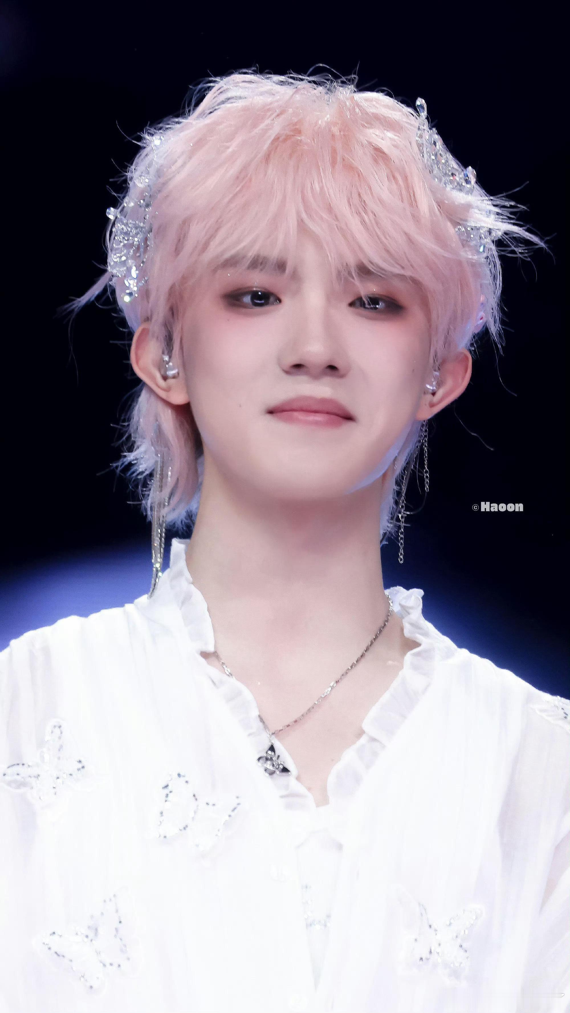 花少总导演回复苏新皓粉丝我大接特接！苏新皓真的太适合花少了，性格三观样样在线，完