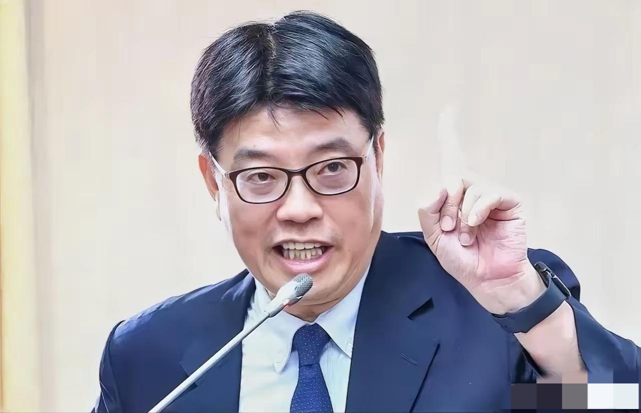 邱垂正这声“叫嚣”，真是把“自欺欺人”演得明明白白！一边喊着大陆没管辖权，一边说